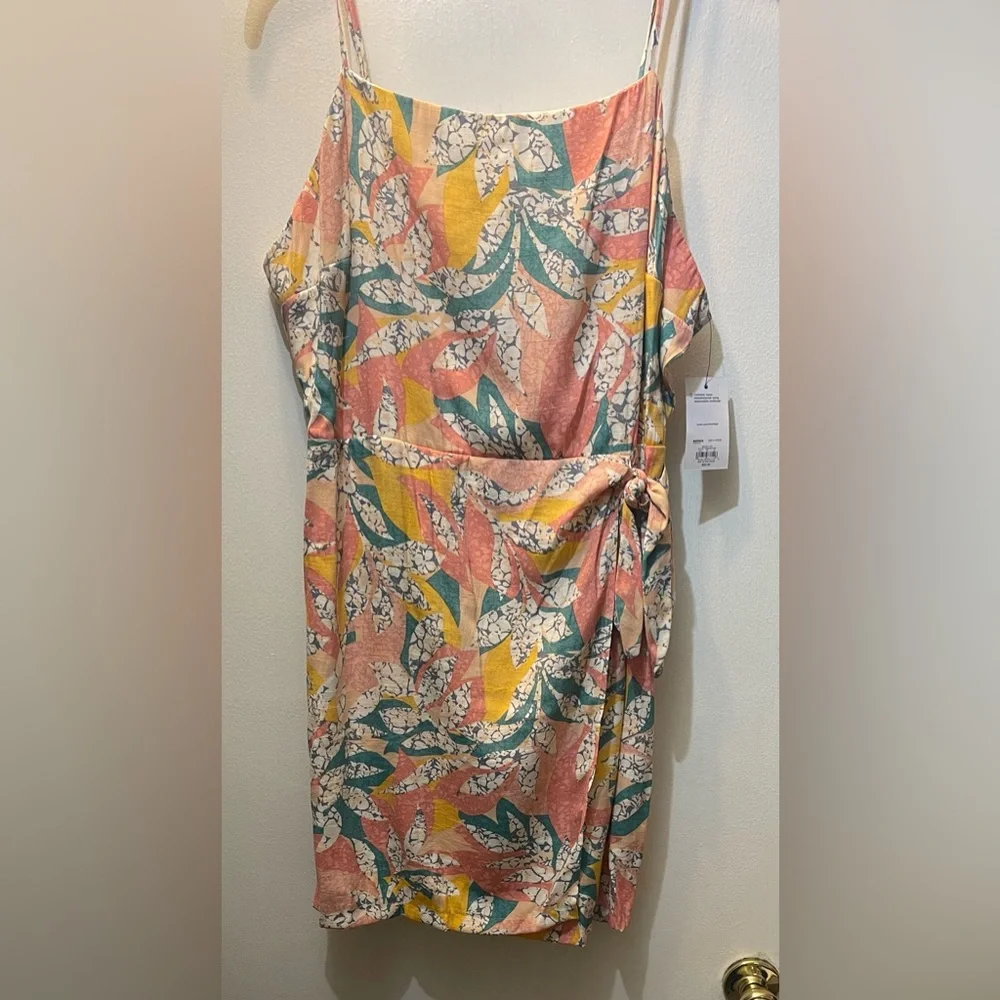 *NWT* Nine‎ West Colorful Floral Side Wrap Beachy
Dress Women's - Picture 8 of 9